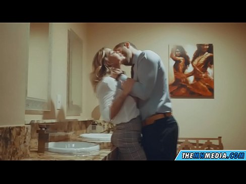 ❤️ Кад те прсата плавуша заведе у јавном тоалету Слутс код нас ❤